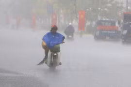 Dự báo thời tiết ngày 16/9: Áp thấp nhiệt đới trên Biển Đông, cả nước ngày nắng chiều và tối có mưa