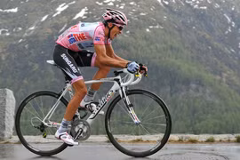Cựu vô địch Tour de France, Alberto Contador bán đấu giá xe, quyên tiền cho cuộc chiến chống Covid-19