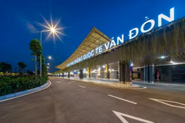 Đón chuyến bay giải cứu và những đóng góp thầm lặng của sân bay Vân Đồn  
