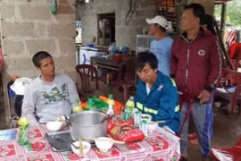Cứu sống 11 thuyền viên tàu Công Thành 27 chìm tại cửa biển Tư Hiền