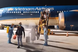 Đưa trên 300 công dân Việt Nam về nước an toàn