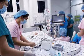 Cặp song sinh Trúc Nhi - Diệu Nhi đã tỉnh sau ca phẫu thuật