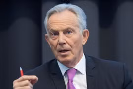 Cựu thủ tướng Anh Tony Blair bị cáo buộc vi phạm quy tắc kiểm dịch