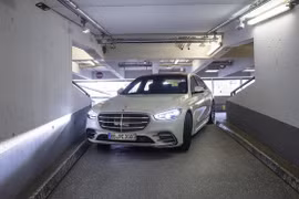 Công nghệ đỗ xe tự động sẽ được tích hợp trên xe hãng Mercedes-Benz