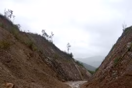 Phú Yên mưa lớn gây ngập lụt, chia cắt giao thông