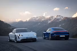 Xe điện Porsche Taycan có giá lên đến 9,55 tỷ đồng tại Việt Nam