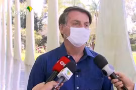 Nhiều phóng viên Brazil bị cách ly sau khi phỏng vấn ông Bolsonaro