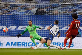 Ghi cú đúp vào lưới Brighton, Salah gia nhập CLB 100 bàn thắng ở giải ngoại hạng Anh