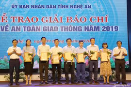 Tỉnh Nghệ An trao Giải báo chí viết về ATGT năm 2019
