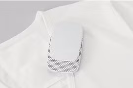 Sony ra mắt điều hòa mini Reon Pocket có thể cài được vào bên trong áo
