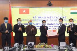 Trao tặng 100.000 khẩu trang cho nhân dân Ấn Độ phòng chống dịch COVID-19