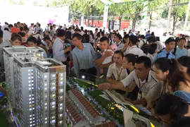Nên tự mua nhà đất hay thông qua môi giới?