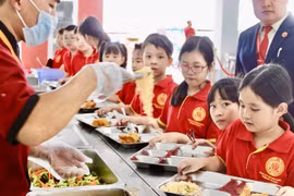 Đâu là mô hình tổ chức bếp ăn trường học lý tưởng?