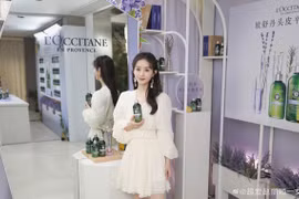 Nhan sắc Triệu Lệ Dĩnh trở thành chủ đề cực hot trên Weibo