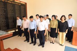 Thông tấn xã Việt Nam: Dâng hương tưởng nhớ các Anh hùng Liệt sĩ