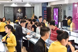 Giá vàng 'rớt thảm', nhà đầu tư mất tới 7 triệu đồng/lượng