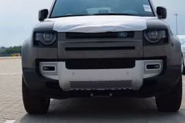 Land Rover Defender xuất hiện tại Việt Nam với giá khởi điểm từ 3,7 tỷ đồng