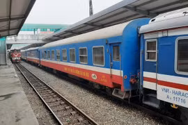 Tạm dừng các chuyến tàu từ Hà Nội vào Huế do ảnh hưởng của mưa lũ ở miền Trung