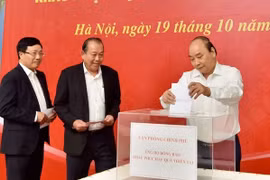 Lãnh đạo Chính phủ quyên góp ủng hộ đồng bào miền Trung