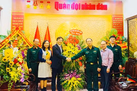 Phó Chủ tịch Thường trực Hội Nhà báo Việt Nam chúc mừng Báo QĐND nhân kỷ niệm 70 năm Ngày truyền thống