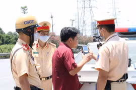 Tổng kiểm soát phương tiện, bảo đảm an toàn giao thông dịp cuối năm