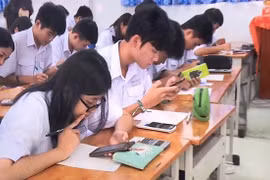 Học sinh dùng điện thoại trong lớp: Rất mở nhưng cần quản chặt!