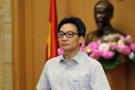 Phó Thủ tướng Vũ Đức Đam: “Bao đê cho chặt”, ngăn chặn bên ngoài, nới lỏng bên trong
