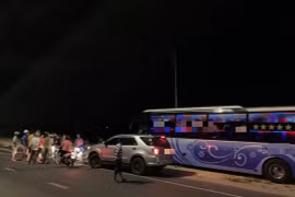 Quảng Nam: Người dân Hội An chặn xe ô tô, báo công an vì nghi chở người Trung Quốc chui