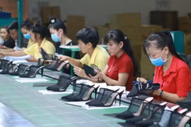 Khoảng 100.000 lao động mất việc mỗi tháng vì Covid-19