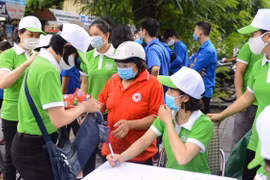 Hà Nội thí điểm ‘đổi rác lấy quà’