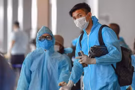 Văn Hậu hết cách ly, về Thái Bình sau 10 tháng xa cách
