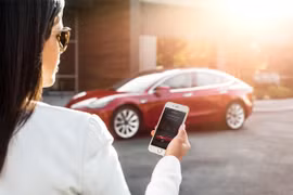 Nhiều chủ xe Tesla hack phần mềm để mở tính năng mới không mất phí