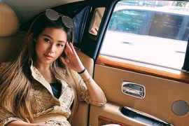 Tiên Nguyễn khoe siêu xe Maybach khiến dân tình phải trầm trồ