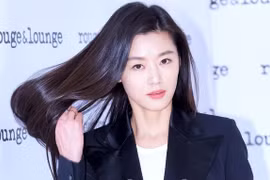 Jeon Ji Hyun bị tố "gian lận" trong ủng hộ phòng dịch Covid-19
