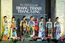 Dàn hoa hậu, người đẹp trình diễn 1.000 bộ áo dài ở Văn Miếu - Quốc Tử Giám