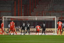 Union Berlin 1-1 Bayern: Bayern may mắn thoát thua trên sân khách