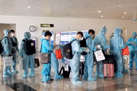 Đi máy bay không chấp hành quy định phòng dịch sẽ bị phạt 3 triệu đồng