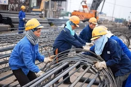 Thủ tướng yêu cầu bảo đảm chi trả tiền lương, thưởng cho người lao động