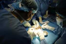 Lần đầu tiên Việt Nam ghép ruột thành công, quyền Bộ trưởng Bộ Y tế gửi thư chúc mừng!