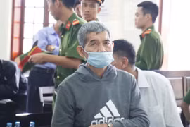 "Yêu râu xanh" 70 tuổi nhận 18 năm tù vì hiếp dâm 2 bé gái