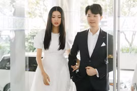 Á hậu Thuý Vân lần đầu xuất hiện sau sinh con