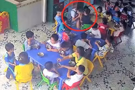 TPHCM: Tạm đình chỉ cô giáo mầm non đánh và cắn vào tay học sinh