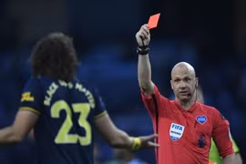 CĐV Arsenal tức giận khuyên đội bóng “tống khứ” thảm họa David Luiz