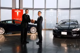 Panasonic sẽ tiếp tục sản xuất pin cho xe điện Tesla trong 3 năm tới