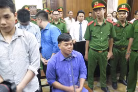 Bản tin pháp luật 8H: Phúc XO lĩnh 12 năm tù về tội chứa chấp việc sử dụng trái phép chất ma túy