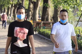 Hà Nội: Xử phạt hàng trăm người không đeo khẩu trang phòng dịch COVID-19