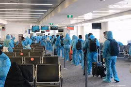 Đưa hơn 340 công dân Việt Nam từ Australia về nước an toàn