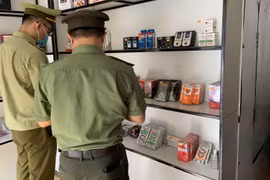 Phát hiện shop kinh doanh sản phẩm "người lớn" không rõ nguồn gốc xuất xứ