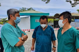 “Ổ dịch” miền Trung dần được kiểm soát, thứ trưởng Nguyễn Trường Sơn rời Đà Nẵng