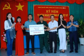 Báo Tiền Phong tặng quà cho Trung tâm Điều dưỡng thương binh và Người có công Long Đất